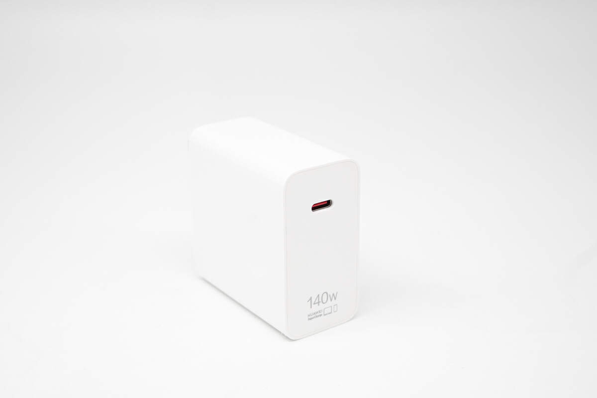 Review of the Original 140W Charger of Huawei MateBook X Pro-Chargerlab
