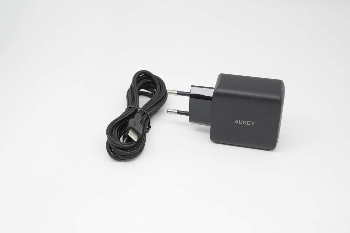 Charging While Cooing | Review of AUKEY MagFusion Pro Active Cooling Wireless Chargers-Chargerlab
