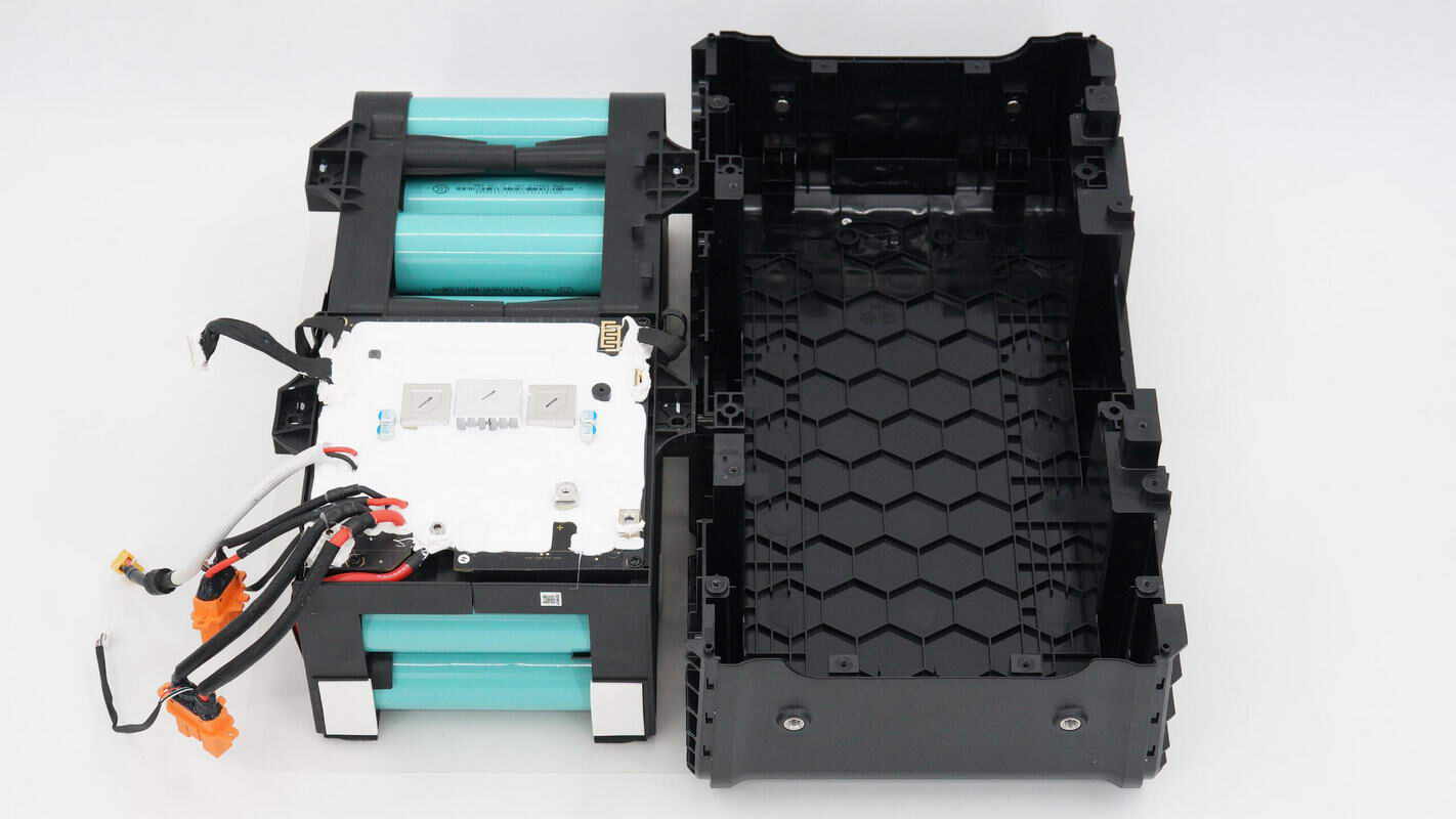 Teardown of DJI 2600W 1024Wh Power 1000 V2 Portable Power Station-Chargerlab