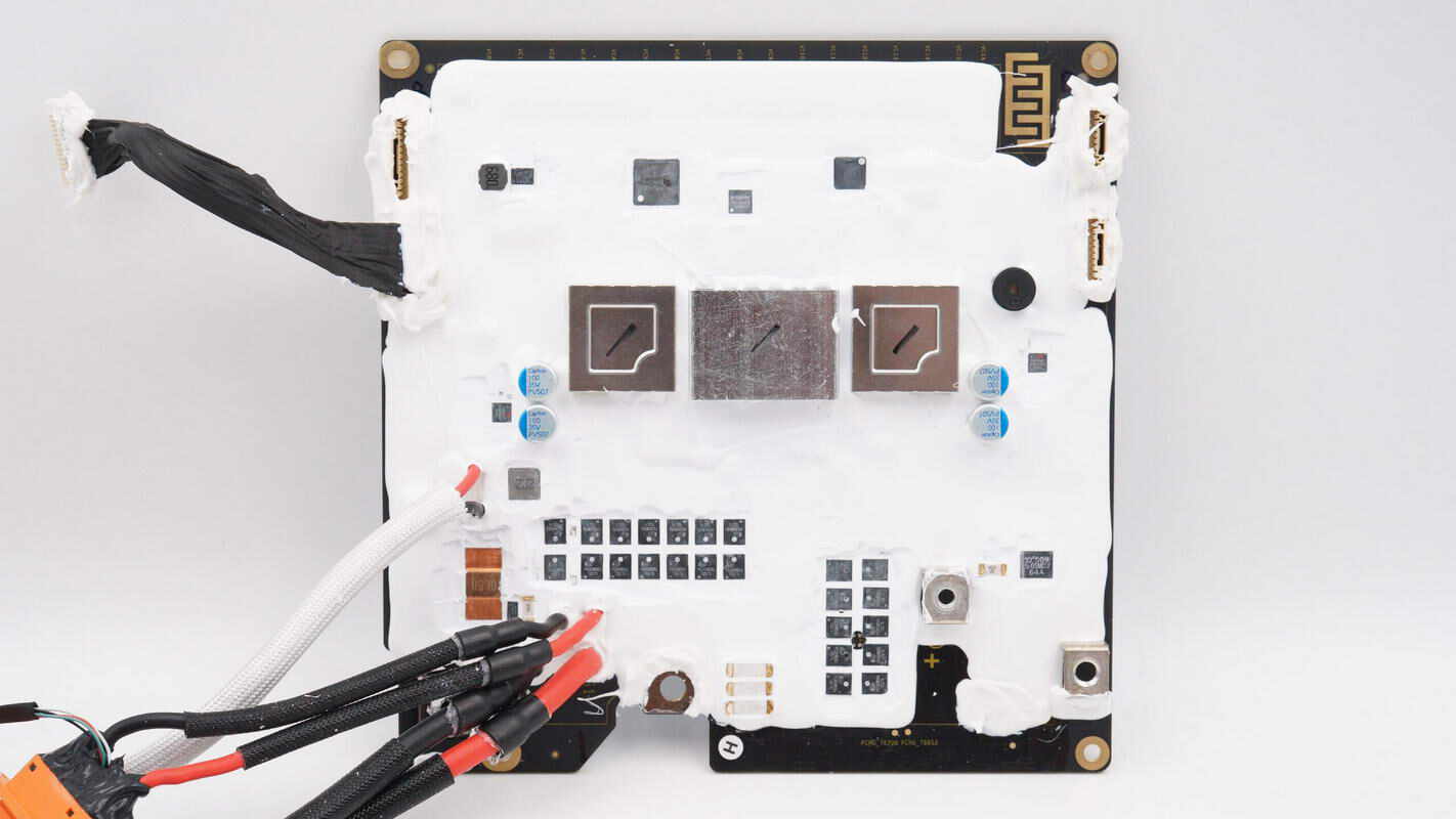 Teardown of DJI 2600W 1024Wh Power 1000 V2 Portable Power Station-Chargerlab