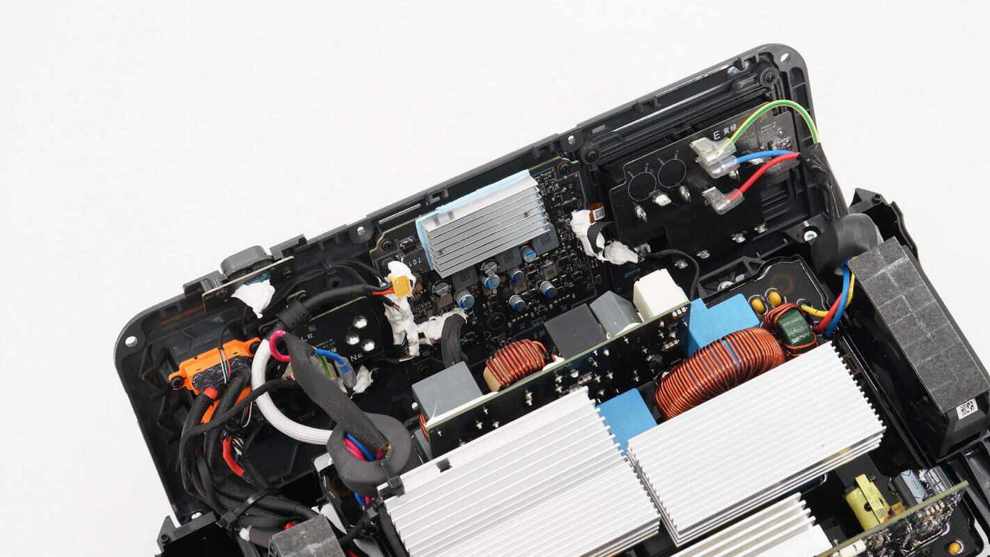 Teardown of DJI 2600W 1024Wh Power 1000 V2 Portable Power Station-Chargerlab