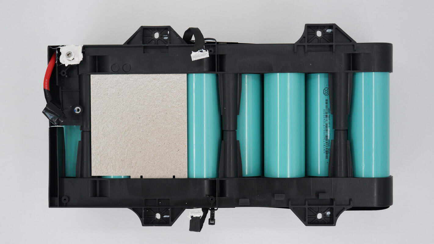 Teardown of DJI 2600W 1024Wh Power 1000 V2 Portable Power Station-Chargerlab