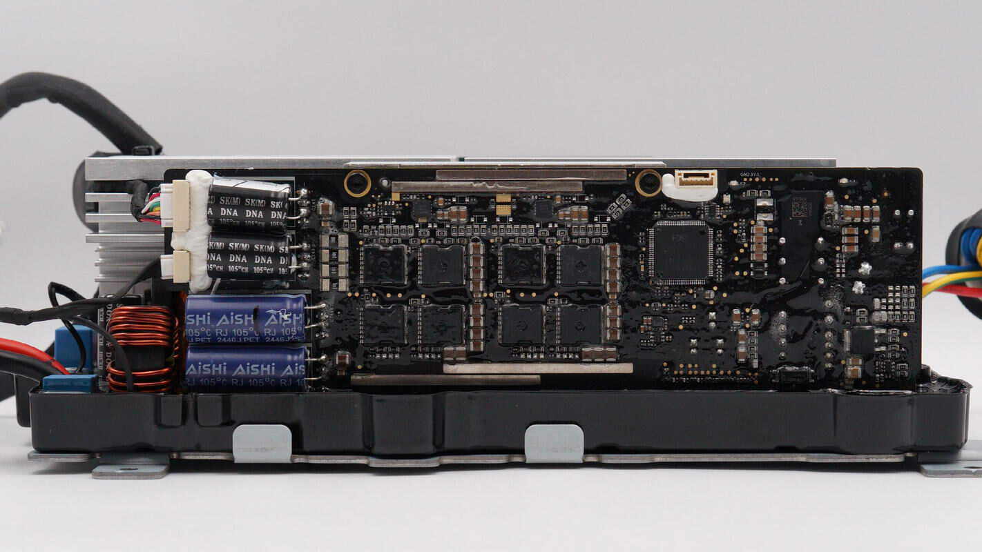 Teardown of DJI 2600W 1024Wh Power 1000 V2 Portable Power Station-Chargerlab