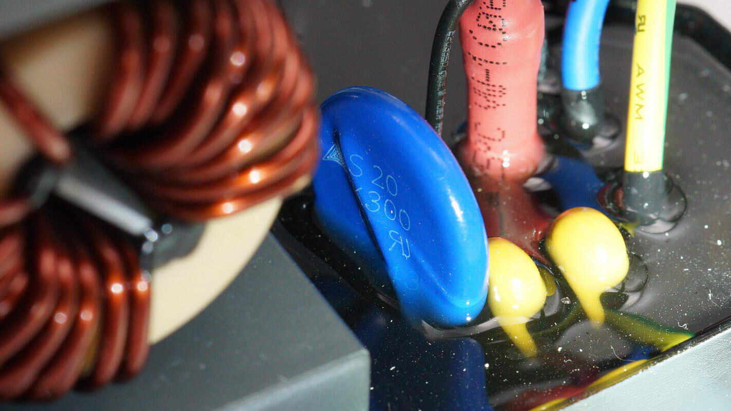 Teardown of DJI 2600W 1024Wh Power 1000 V2 Portable Power Station-Chargerlab