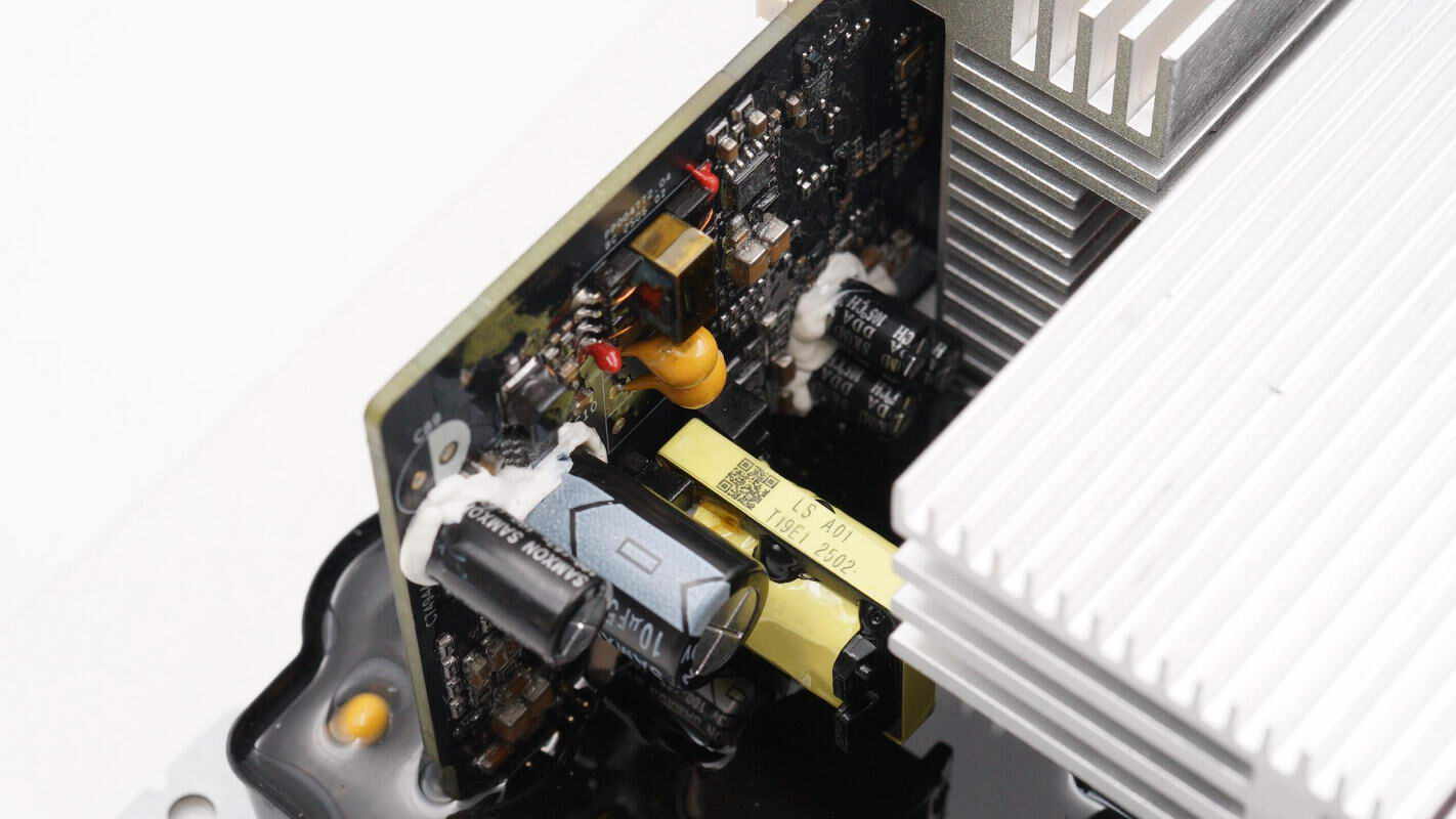 Teardown of DJI 2600W 1024Wh Power 1000 V2 Portable Power Station-Chargerlab