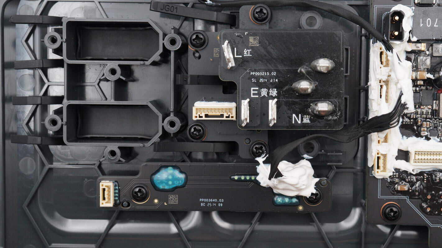 Teardown of DJI 2600W 1024Wh Power 1000 V2 Portable Power Station-Chargerlab