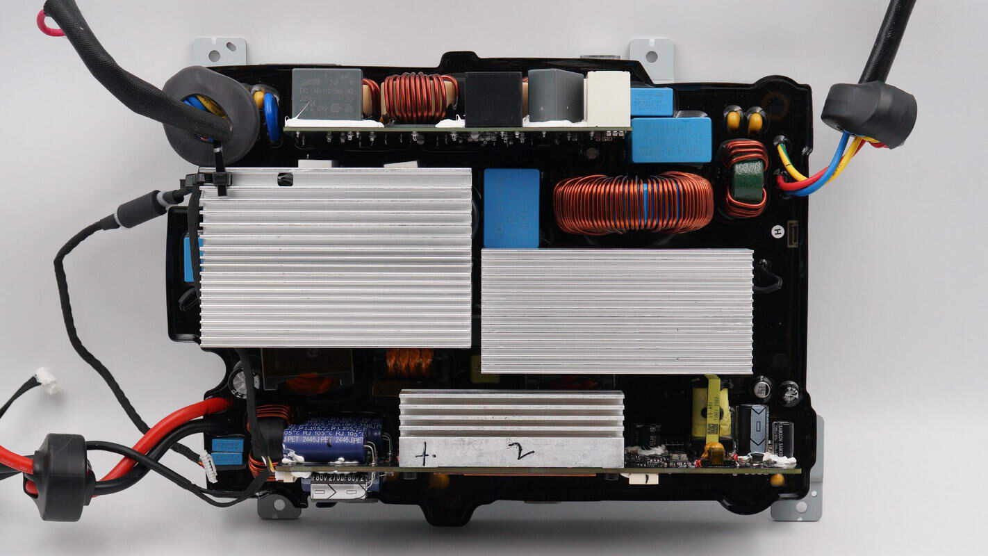 Teardown of DJI 2600W 1024Wh Power 1000 V2 Portable Power Station-Chargerlab