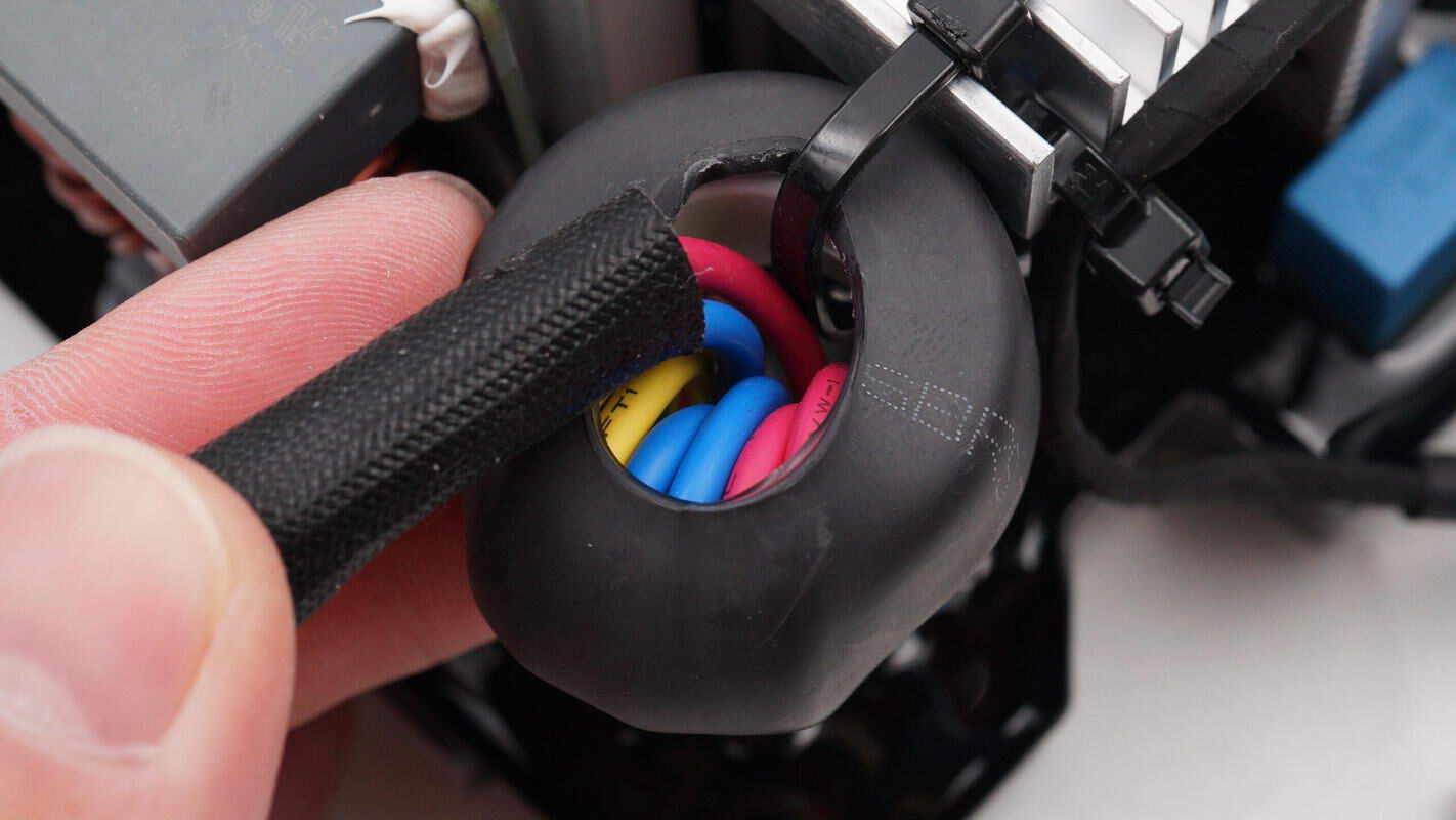 Teardown of DJI 2600W 1024Wh Power 1000 V2 Portable Power Station-Chargerlab