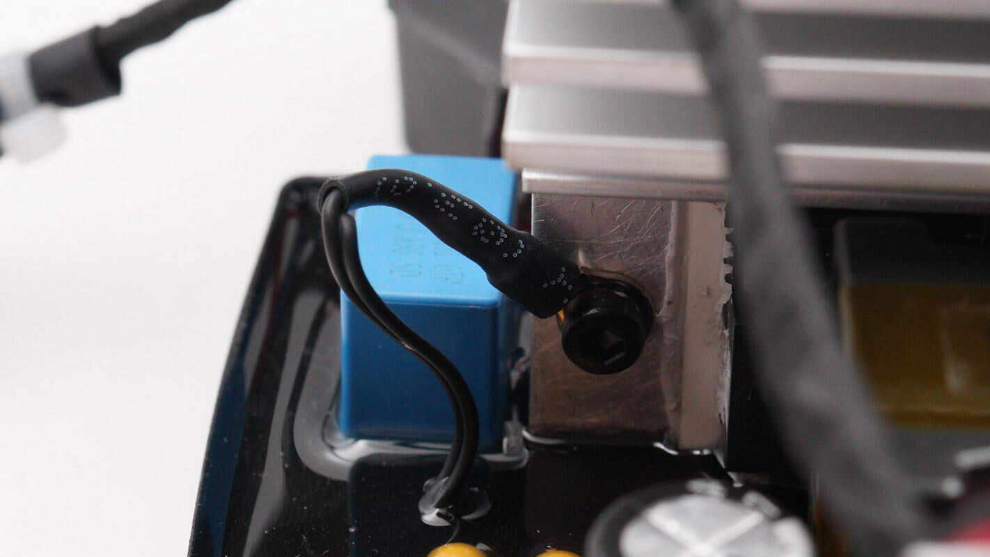 Teardown of DJI 2600W 1024Wh Power 1000 V2 Portable Power Station-Chargerlab