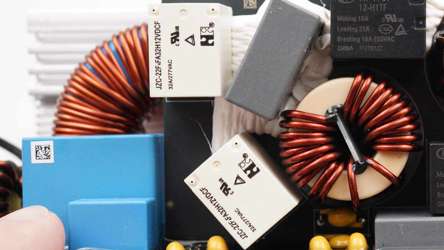 Teardown of DJI 2600W 1024Wh Power 1000 V2 Portable Power Station-Chargerlab