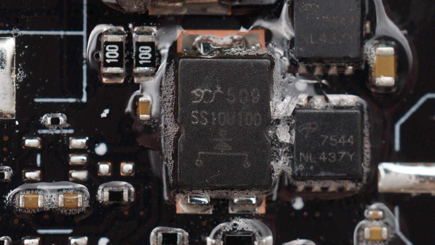 Teardown of DJI 2600W 1024Wh Power 1000 V2 Portable Power Station-Chargerlab