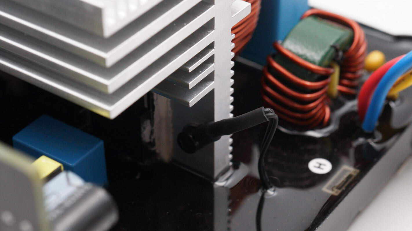 Teardown of DJI 2600W 1024Wh Power 1000 V2 Portable Power Station-Chargerlab